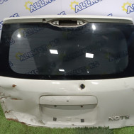 Nissan NOTE 2007 год , крышка багажника с дефектом