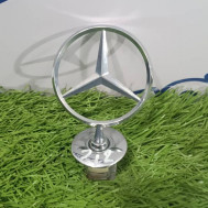 Mercedes-Benz W212, значок капота